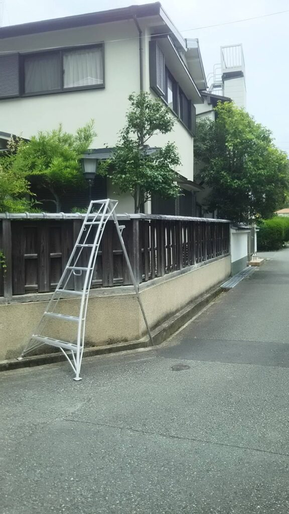 【箕面市】老朽化した木製フェンスとブロック塀を一新|A様邸 ビフォー(2020年9月)