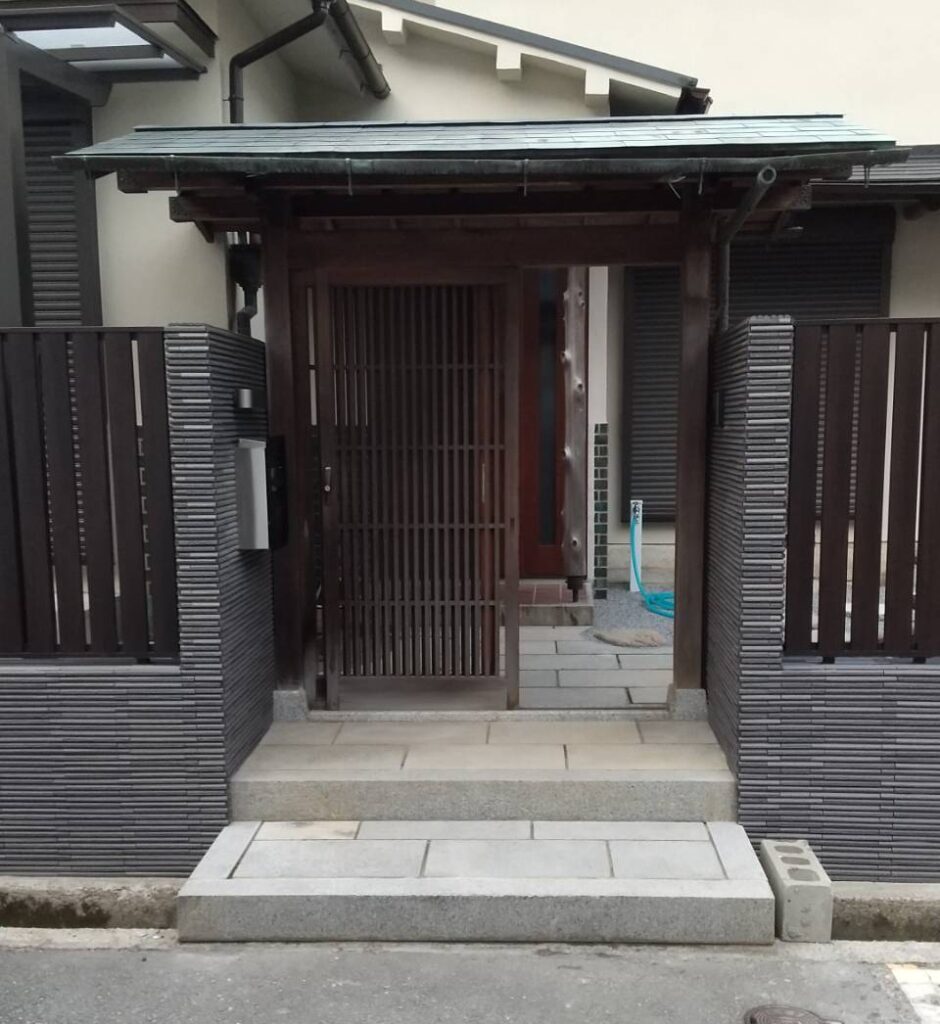 【箕面市】老朽化した木製フェンスとブロック塀を一新|A様邸 アフター