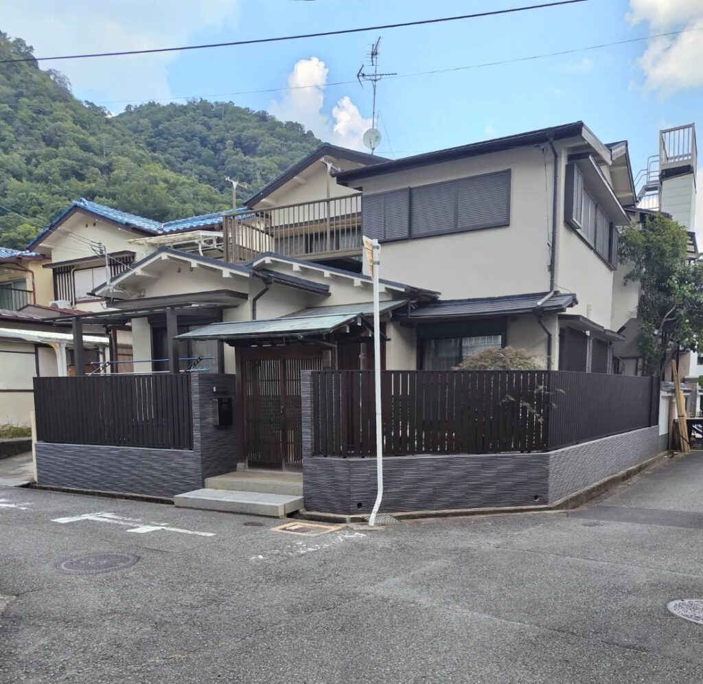 【箕面市】老朽化した木製フェンスとブロック塀を一新|A様邸 アフター
