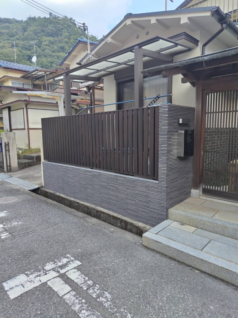 【箕面市】老朽化した木製フェンスとブロック塀を一新|A様邸 アフター