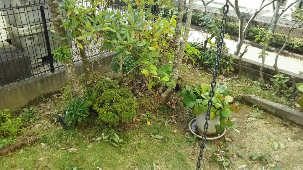 雑草対策に!防草シート+五色砂利で明るくすっきりとしたお庭へ|i様邸